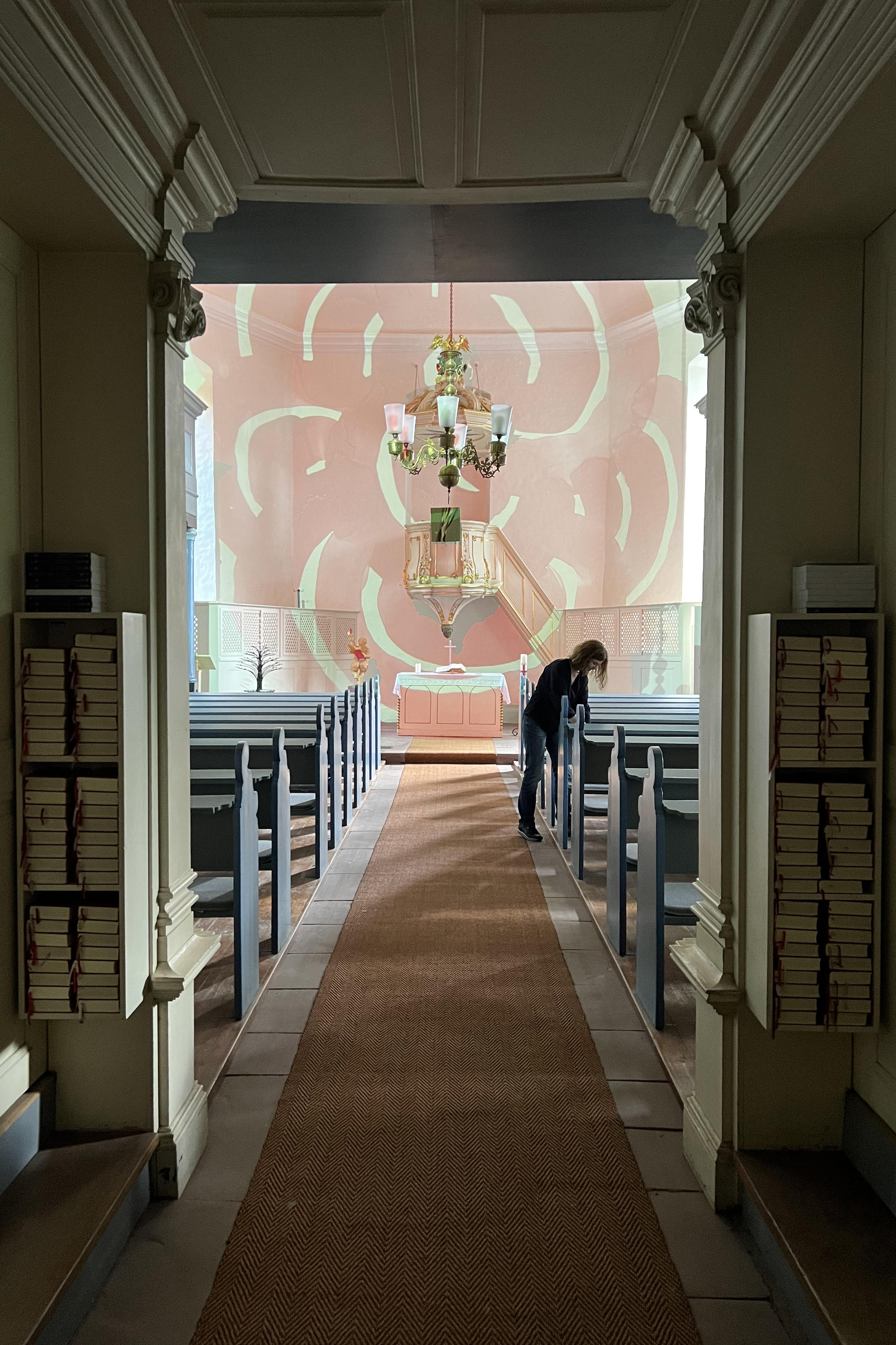 Entrance_Church_Rumpenheim.jpg